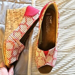 Toms Red and Cream Cork Wedge Peep Toe Shoes Size 8.5